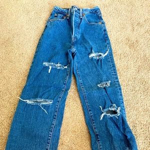 Levi’s Ribcage Distressed Straight Ankle Jean